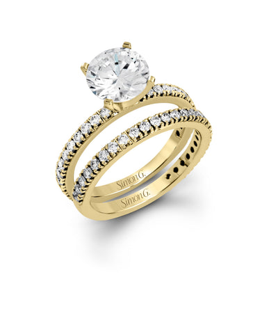 Round-cut Engagement Ring & Matching Wedding Band in 18k Gold with Diamonds